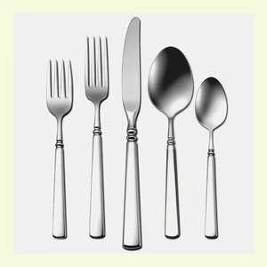 Hermoso juego de cubiertos de metal que expresa su apreciación por las experiencias gastronómicas refinadas en el hogar o en eventos de boda, recién llegado. - Product Image 1