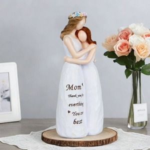 Una scultura commemorativa di <span class=keywords><strong>madre</strong></span> e figlia che si abbracciano il regalo <span class=keywords><strong>della</strong></span> festa <span class=keywords><strong>della</strong></span> mamma dalla figlia alla statua <span class=keywords><strong>della</strong></span> famiglia <span class=keywords><strong>madre</strong></span> - Product Image 3