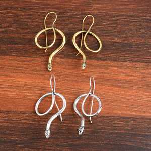 Pendientes Colgantes de Serpiente, Estilo Gótico Bohemio, Joyería de Latón para Mujer, Acabado Antiguo, Minimalista, Chapado en Oro/Plata de 18K - Product Image 1
