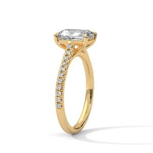 Anillo de Compromiso con Diamante de Laboratorio Corte Esmeralda de 2ct, Solitario con Banda Pavé, Oro Amarillo/Rosa/Blanco de 14K/18K/10K, Elegante, Cultivado en Laboratorio - Product Image 5