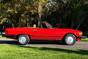 รถเบนซ์ M-ercedes-Benz 560SL ปี 1987 สภาพดี ไม่มีการตั้งราคาขั้นต่ำ วิ่ง 74 พันไมล์ เครื่องยนต์ V8 สีแดงสด พร้อมหลังคาแข็ง ไม่ได้ดัดแปลงมากนัก - Product Image 2