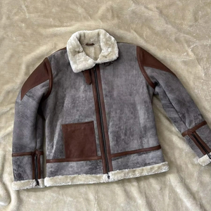 Chaqueta Clásica de Piel de Oveja B3 para Hombre, Chaqueta de Invierno con Forro de Borrego, Logotipo Frontal, Reversible, Cuello en V, Cierre de Cremallera - Product Image 1