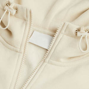 Les sweats à capuche en coton mélangé de base pour hommes offrent un casual simple avec une marque minimale et une usure polyvalente sur plusieurs tenues - Product Image 2