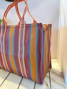 ถุงผ้าไนลอนรีไซเคิลลายทางเป็นมิตรกับสิ่งแวดล้อมพร้อมฝาปิดซิปกระเป๋าช้อปปิ้งและท่องเที่ยวความจุขนาดใหญ่ผลิตในอินเดีย - Product Image 4