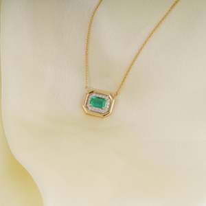 Collier pendentif en platine plaqué rhodium avec émeraude et diamant, orné de zircon et de perle, pour fiançailles - Product Image 5