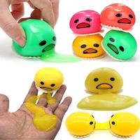 Vente chaude drôle paresseux vomissement jaune d'oeuf Gudetama mignon libération de pression blagues vomir oeufs presser jouet décompression Fidget jouets