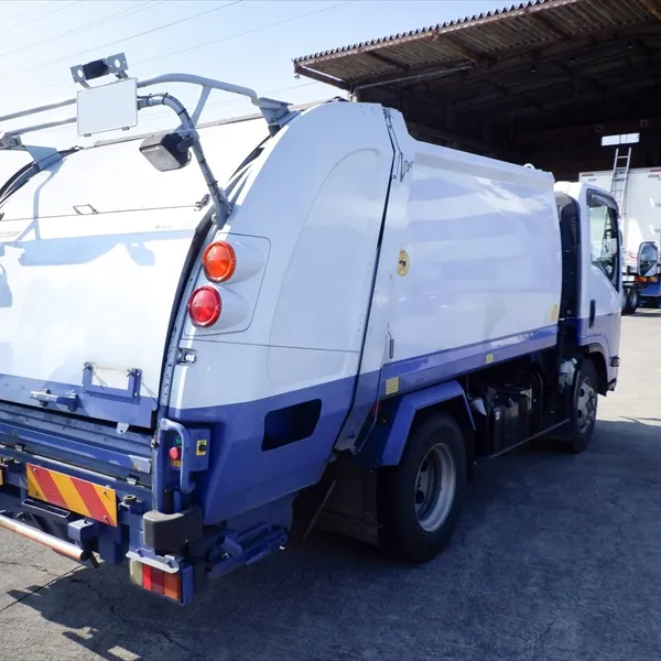 जापानी ISUZU एल्फ अच्छी वातानुकूलित इस्तेमाल किया कचरा ट्रक