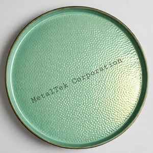 Plateau en acier de luxe rond texturé rose et multicolore Plateaux cadeaux durables en métal décoratifs chics polyvalents pour la maison moderne - Product Image 5