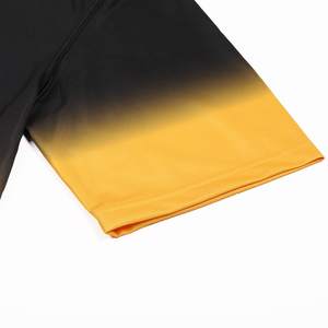 Maillot de sport personnalisé noir et jaune à manches courtes, col en V, respirant, antibactérien, 100% polyester, vêtements de football américain - Product Image 5