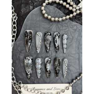 Obsidian Oath Press on Nail Unique et élégant - Product Image 1