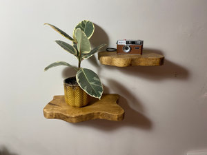 Petite étagère murale flottante en bois massif avec support caché, artisanale, pour la décoration du salon et le style d'intérieur - Product Image 2