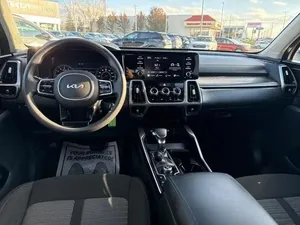 Kia Sorento LX 2023 d'occasion propre - Product Image 5