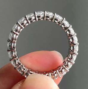 แหวนแต่งงานมินิมอลลิสต์ทรงรี 3 กะรัต ประดับโมอิสซาไนต์เต็มวง ดีไซน์เฉพาะตัว ฝังแบบช่อง ตัวเรือนเงินแท้ S925 สำหรับวันครบรอบ - Product Image 4