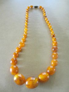 Collier fantaisie en résine de haute qualité avec étoiles, planètes et lunes, forme irrégulière, bijou artistique tendance pour femme - Product Image 5