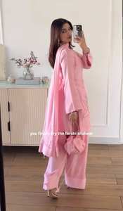 Costume de fête indien et pakistanais à la mode pour femmes haut en soie romain avec pantalon brodé de paillettes et Dupatta fabriqué en Inde - Product Image 4