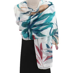 ผ้าพันคอเนื้อสัมผัสเรียบเนียนและสไตล์หรูหราสำหรับใช้ในชีวิตประจำวัน ผลิตจากวัสดุคุณภาพพรีเมียมและงานตัดเย็บอย่างประณีต ผ้าพันคอสำหรับผู้หญิง - Product Image 2