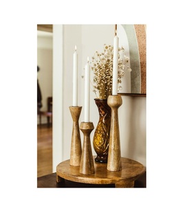 Candelabro de madera con intrincados diseños florales, ideal para decoración del hogar de estilo étnico y para regalar. - Product Image 2
