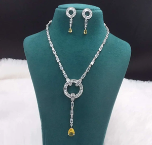 Sparkling AD Conjunto de joyería de latón de lujo Collar y pendientes de estilo clásico para bodas y eventos para atractivo tradicional y moderno - Product Image 1