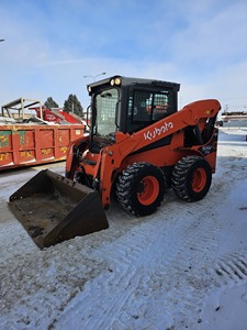 Chargeuse sur pneus Kubota SSV75 avec système d'attache rapide, cabine fermée avec chauffage/climatisation, moteur diesel - Product Image 6