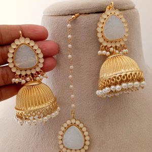 Latón Metal Esmaltado Premium Heavy Jhumki Con Mangtika Para Niñas y Mujeres Diseño Moderno - Product Image 1