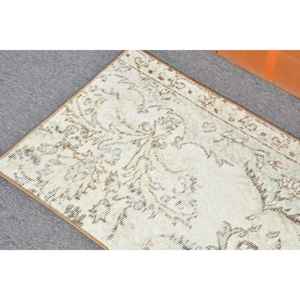 พรมวินเทจขนาด 1.6x3.3 ฟุต พรมตุรกีขนาดเล็ก พรมขนสัตว์สีขาวลายปะติด - Product Image 5