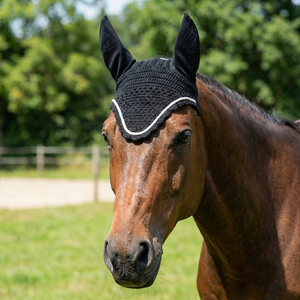 Voile anti-mouches pour cheval en crochet noir de haute qualité avec bordure en corde argentée, protège-oreilles souples, bonnet équestre fait main pour l'équitation, l'entraînement et les concours - Product Image 3