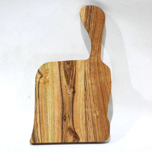 Planche à découper en bois de style antique pour cuisines traditionnelles mélangeant la fonctionnalité avec l'aspect décoratif de cru - Product Image 3