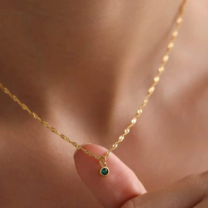 Collar con colgante pequeño de esmeralda, mini collar con piedra de nacimiento, plata de ley 925, chapado en oro de 14 quilates, regalo para ella - Product Image 1