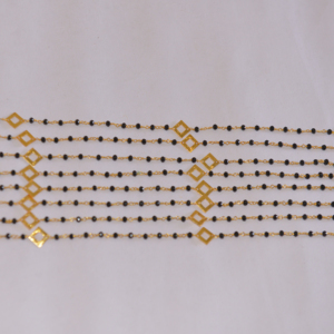 Perles noires plaquées or de qualité supérieure et chaîne de chapelet à breloques suiveur. Chaîne de chapelet enveloppée de fil de laiton pour la fabrication de bijoux - Product Image 1