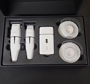 Kit de toilettage professionnel sans fil pour barbier : tondeuse, tondeuse de finition et rasoir à grille - Product Image 1