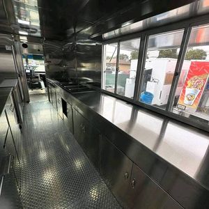 Camión de comida móvil usado 4x4 - Product Image 4