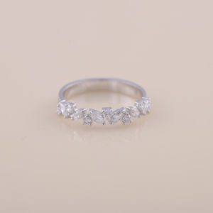 Anillo de media eternidad con diamantes cultivados en laboratorio de corte marquesa y redondo de 0.47 quilates |   Anillo de Boda de Oro Blanco, Amarillo y Rosa de 18K - Product Image 6