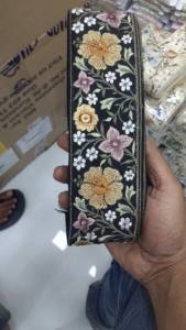 Rubans et dentelles brodés à la machine sur mesure dans divers motifs et couleurs pour robes de mariée sur tissu de base blanc - Product Image 5