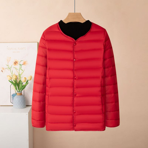 Chaqueta larga acolchada elegante y ultra cálida para mujer con capucha y relleno de plumón para la temporada fría de invierno de algodón - Product Image 5