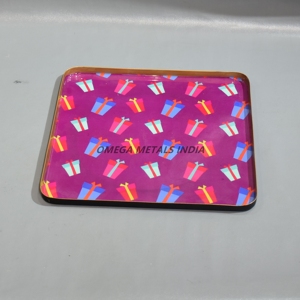 Plateau de service rose joyeux avec motifs de cadeaux lumineux idéal pour afficher des friandises et améliorer l'atmosphère festive - Product Image 2