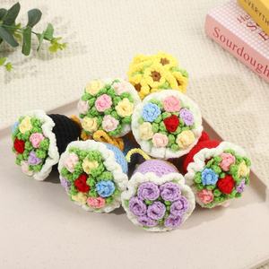 Bouquet miniature créatif fait main au crochet, porte-clés bijou mignon pour la Saint-Valentin et la fête des enseignants - Product Image 2