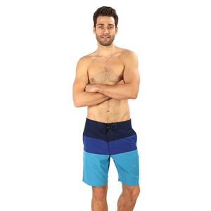 Shorts de sport pour homme, taille élastique, course à pied, entraînement, uni, noir, séchage rapide, avec doublure en mesh et poches arrière - Product Image 1