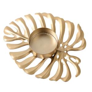 Porte-bougie en métal doré en forme de feuille décorative pour centre de table, décoration intérieure et usage saisonnier, vente en gros en provenance d'Inde - Product Image 4