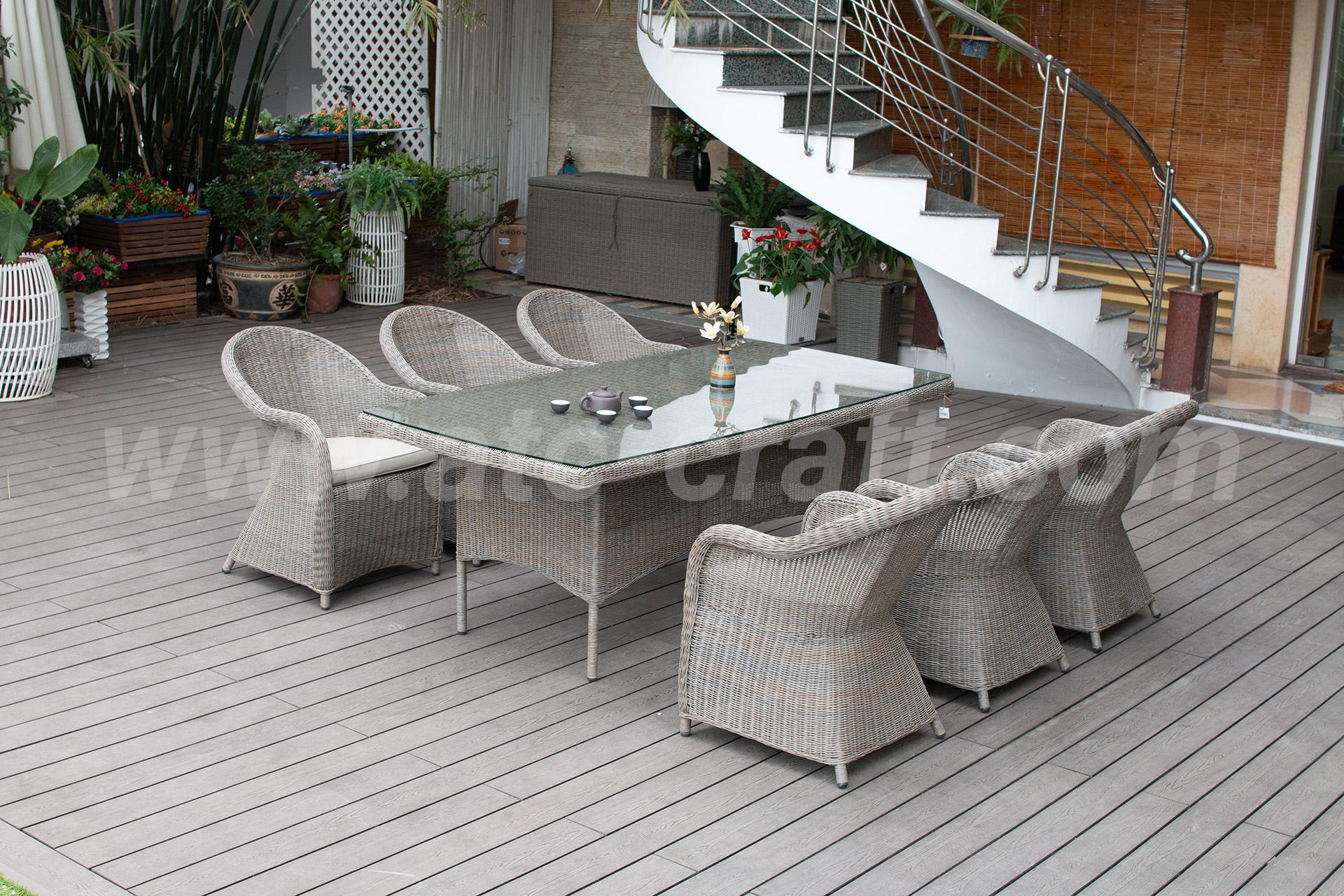 สีเทาเข้ม