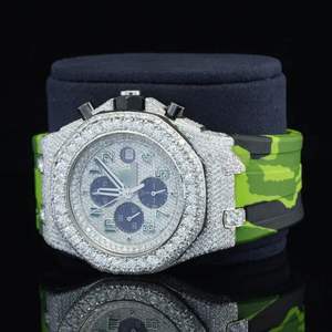 Reloj Automático de Acero Inoxidable con Correa Deportiva de Goma, Estilo Antiguo, Personalizado con Diamantes Moissanite - Product Image 1