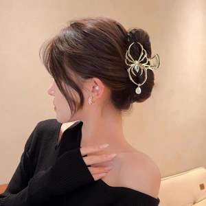 Pinzas para el pelo de araña espeluznante doradas, pinzas para el pelo antideslizantes de metal grande para mujeres y niñas con pelo largo grueso, tamaño de 5cm, 1 unidad - Product Image 3