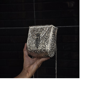 Fait sur mesure en forme carrée avec serrure laiton métal gaufré et gravé sacs et embrayages pour la revente par les magasins de sacs de mode - Product Image 6