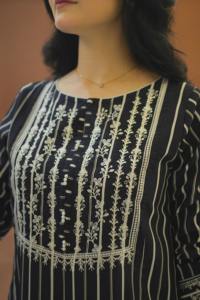 ชุดคุर्ติผ้าชีฟองคอตตอนทันสมัย ปักลายสวยงาม พร้อมงานตกแต่งระดับพรีเมียม ไม่ยับ แห้งเร็ว เหมาะสำหรับงานแต่งงานในฤดูร้อน - Product Image 3