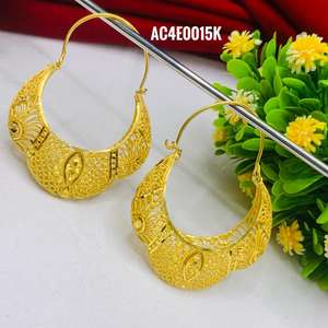 Boucles d'oreilles clous fleur mignonnes en laiton plaqué or 24 carats, bijoux de mode pour femme pour mariage - Product Image 3