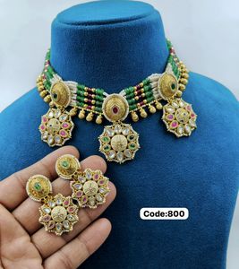 Collier de temple traditionnel à motif d'éléphant avec perles et boucles d'oreilles assorties pour les mariées disponibles pour les tenues de fête indiennes - Product Image 2