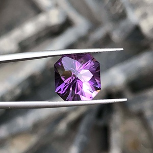 Quartz d'améthyste naturel 100% avancé belle pierre précieuse taillée à facettes pour bijoux pendentifs et bagues faisant en vrac coupe fantaisie - Product Image 1