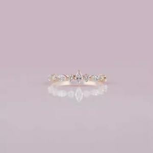 Bague de fiançailles en or à la mode pour femme avec marquise cultivée en laboratoire et diamant taillé à la main réglage de lunette pour les cadeaux de fêtes - Product Image 1