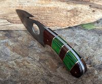 Couteau de poche de chasse en acier Damas haut de gamme avec manche en bois Couteau de chasse en acier Damas forgé à la main personnalisé