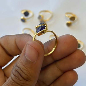 Bagues unisexes en argent sterling 925 faites à la main double améthyste brute et bague en pierre jumelle plaquée or cadeau parfait pour la pierre de naissance de février - Product Image 3