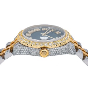 Montre à cadran noir en diamant moissanite tendance très demandée pour les fêtes, les tenues décontractées et le style urbain disponible à la vente - Product Image 3